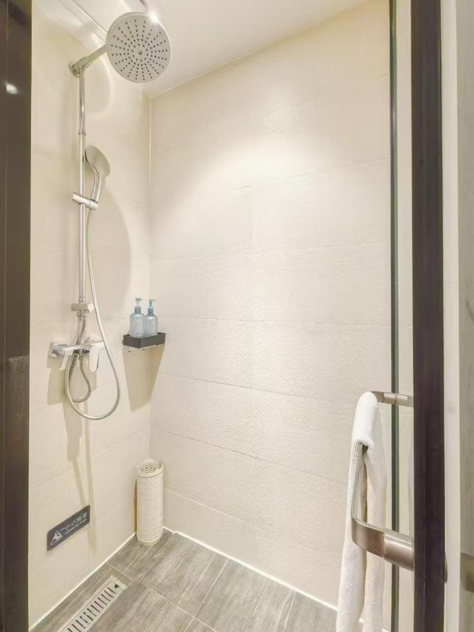 Hanting Premium Hotel Shanghai Xintiandi Lujiabang Road Metro Station Hotel in Shanghai