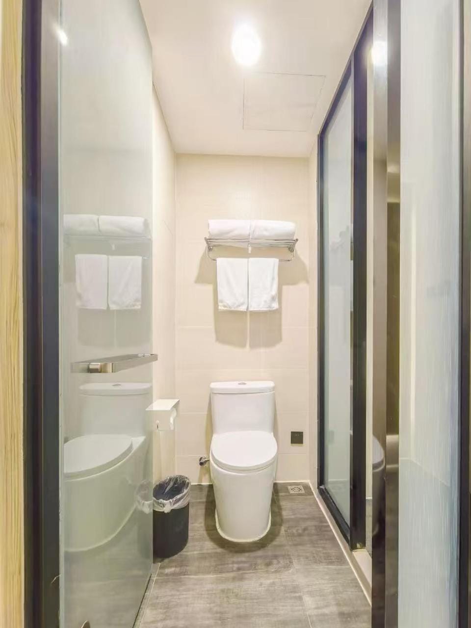 Hanting Premium Hotel Shanghai Xintiandi Lujiabang Road Metro Station Hotel in Shanghai