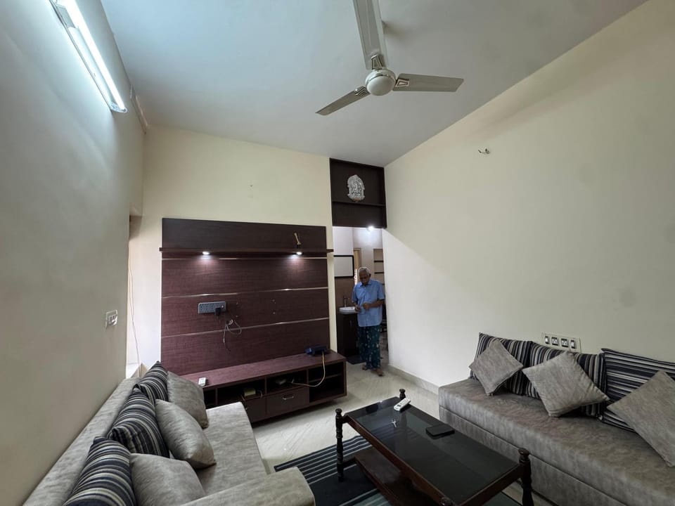 Nayana's Highway Nest 2bhk Apartment in Thiruvananthapuram