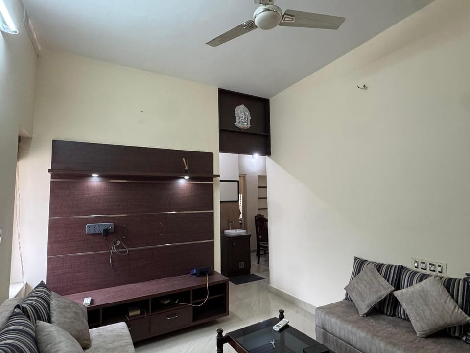 Nayana's Highway Nest 2bhk Apartment in Thiruvananthapuram