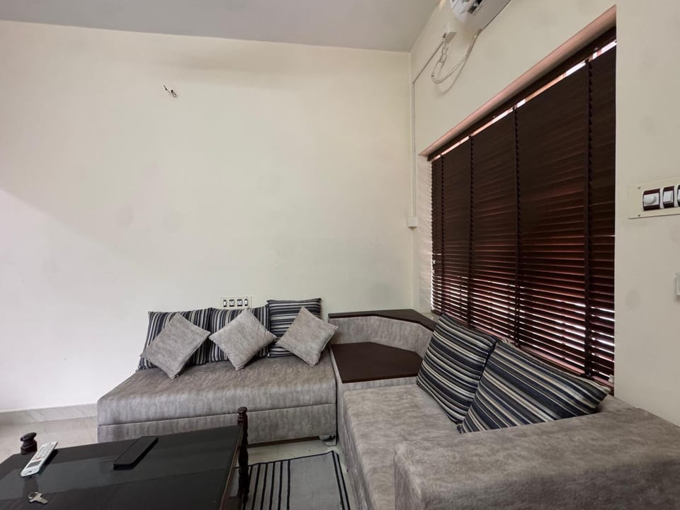 Nayana's Highway Nest 2bhk Apartment in Thiruvananthapuram