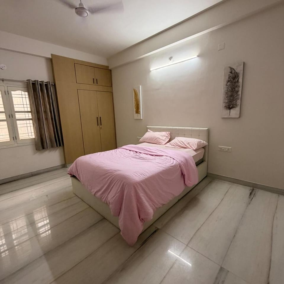 Cozy Quiet Apartment Walk to Fateh Sagar Lake Apartment in Udaipur