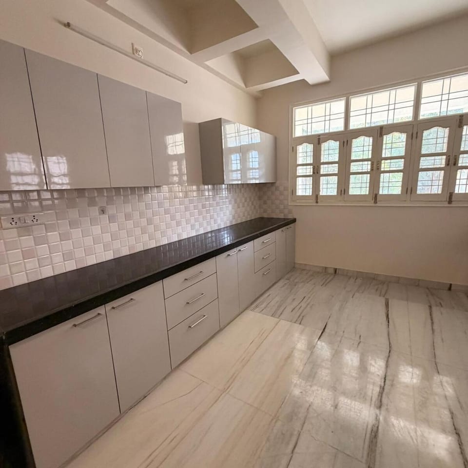 Cozy Quiet Apartment Walk to Fateh Sagar Lake Apartment in Udaipur