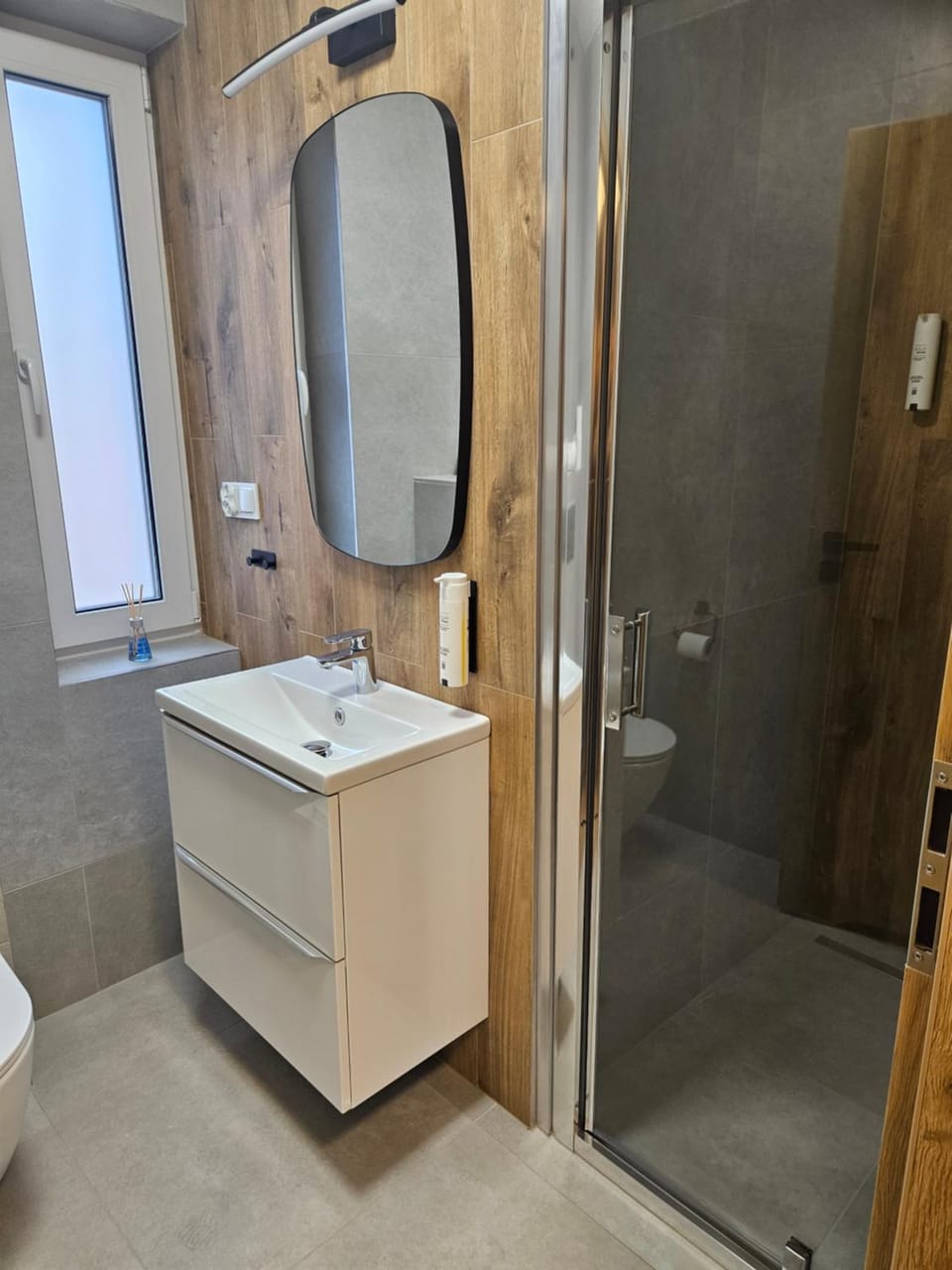 Shower, Toilet, Bathroom, towels
