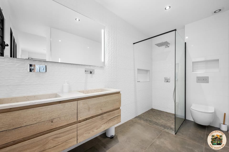 Shower, Toilet, Bathroom, hair dryier