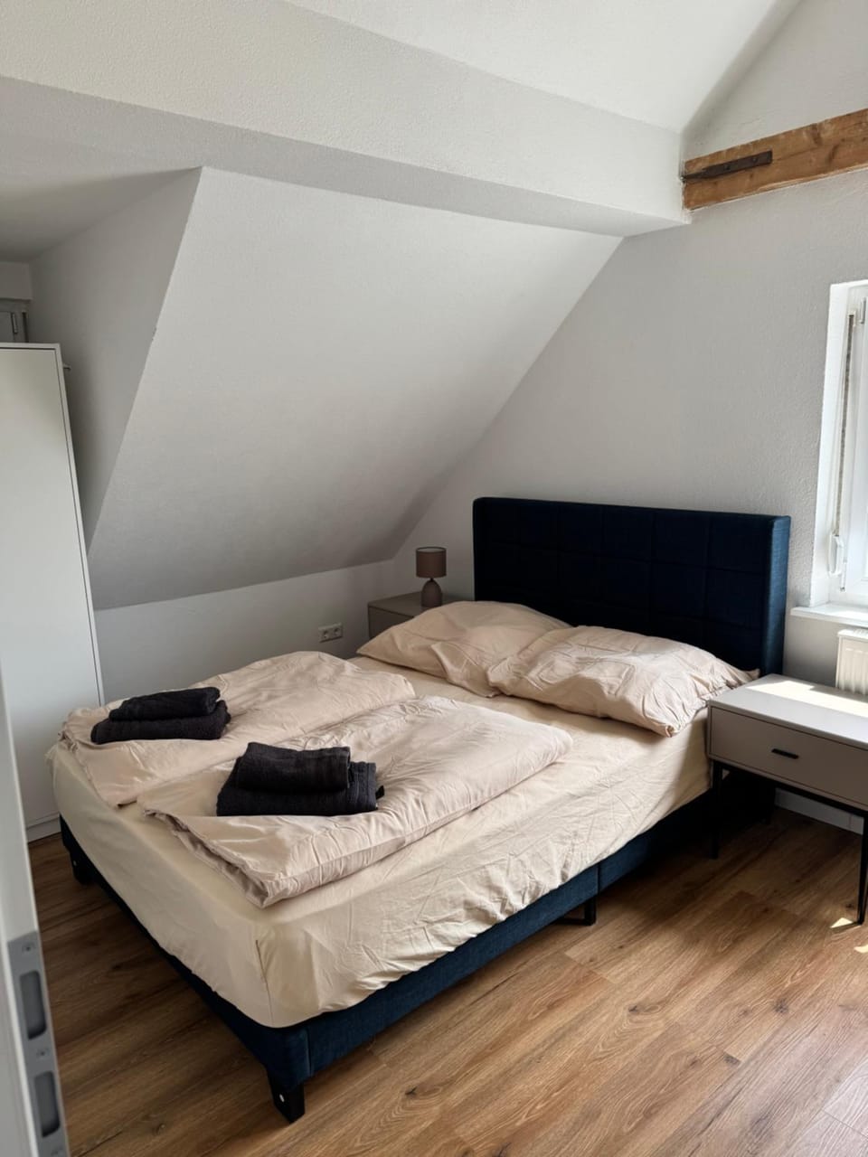 Bed, Photo of the whole room, Bedroom, towels