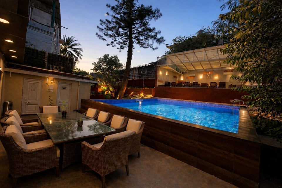 Swimming pool