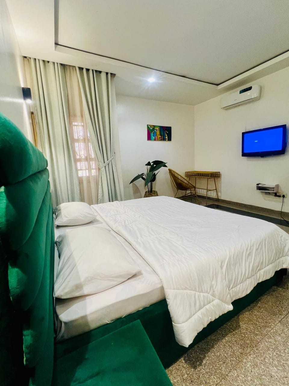 Bed, Photo of the whole room, Bedroom, air conditioner