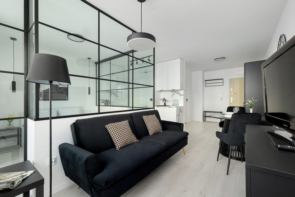 TV and multimedia, Kitchen or kitchenette, Living room, Seating area, Dining area