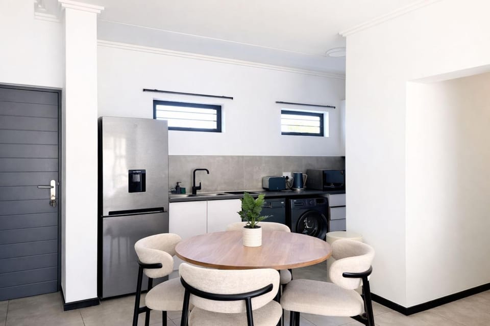 Eden View 3 Bedroom Garden Apartment Apartment in Sandton