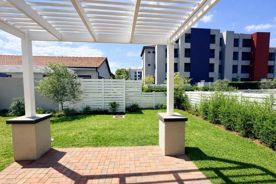 Eden View 3 Bedroom Garden Apartment Apartment in Sandton