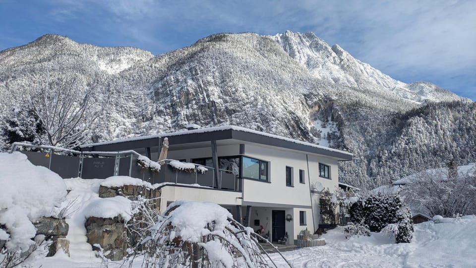 Property building, Day, Natural landscape, Winter, Mountain view