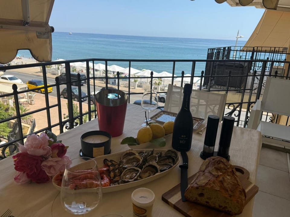 Day, Natural landscape, View (from property/room), Balcony/Terrace, Balcony/Terrace, Dining area, Sea view, Sea view, Lunch, Dinner