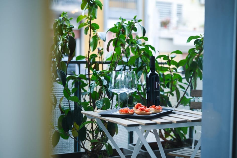 Balcony/Terrace, Food and drinks, Dining area, Food