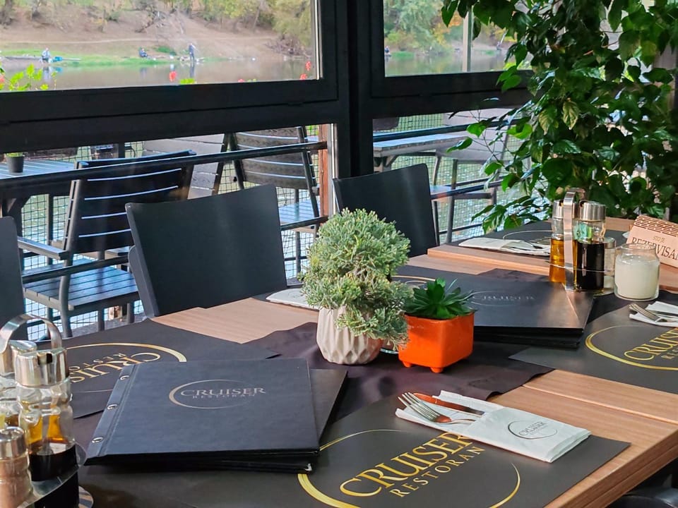 Restoran brod CRUISER Hotel in Serbia