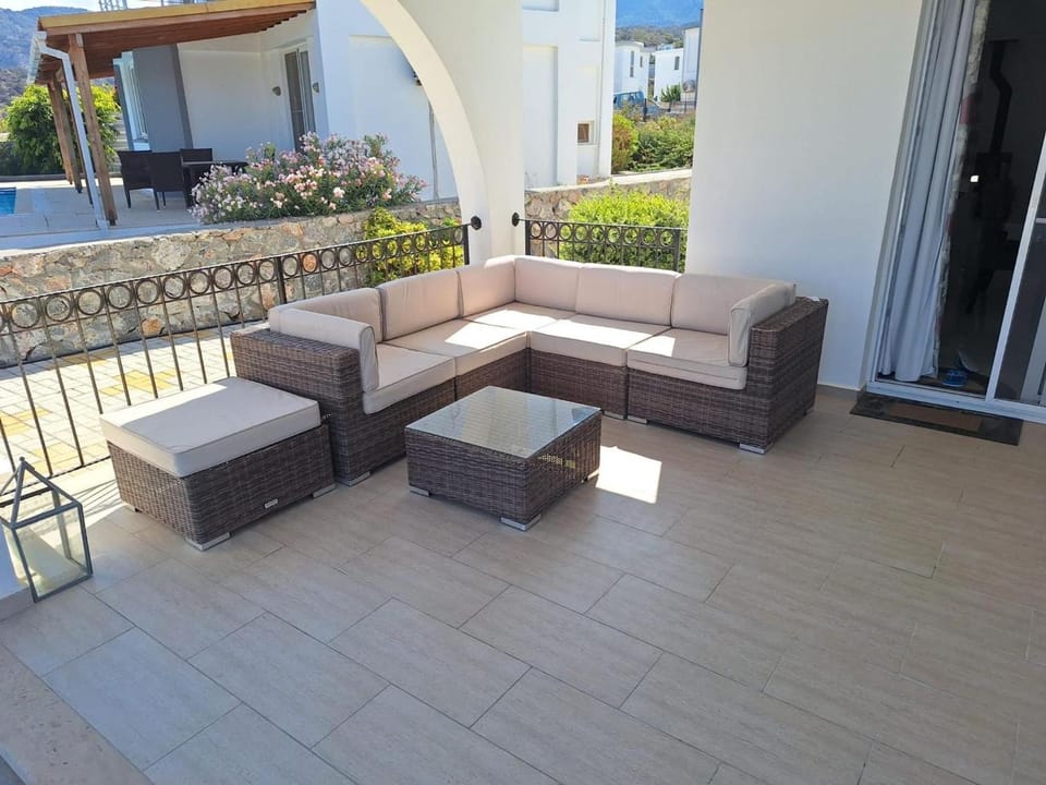 Balcony/Terrace, furniture