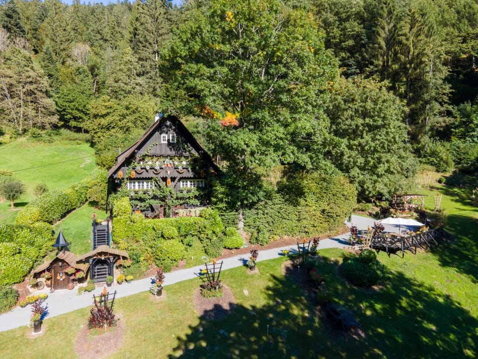 Schwarzwaldhaus Wolftal – Historisches Jagdanwesen, Park und Wildbach im Schwarzwald House in Ortenau