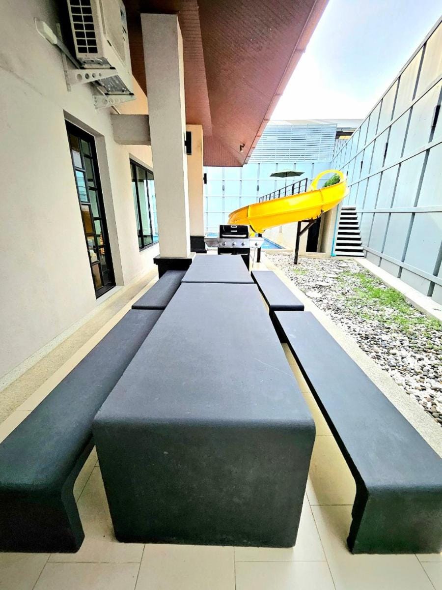 Patio, Seating area, Evening entertainment
