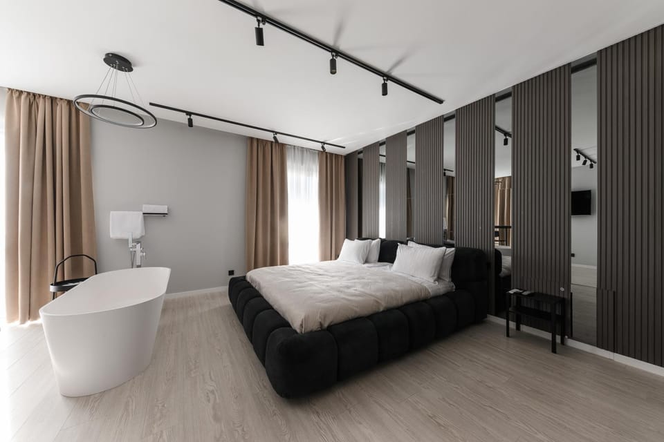 Bathroom, Bedroom, towels