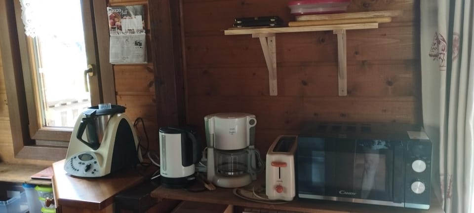 Coffee/tea facilities, Kitchen or kitchenette, microwave, toaster