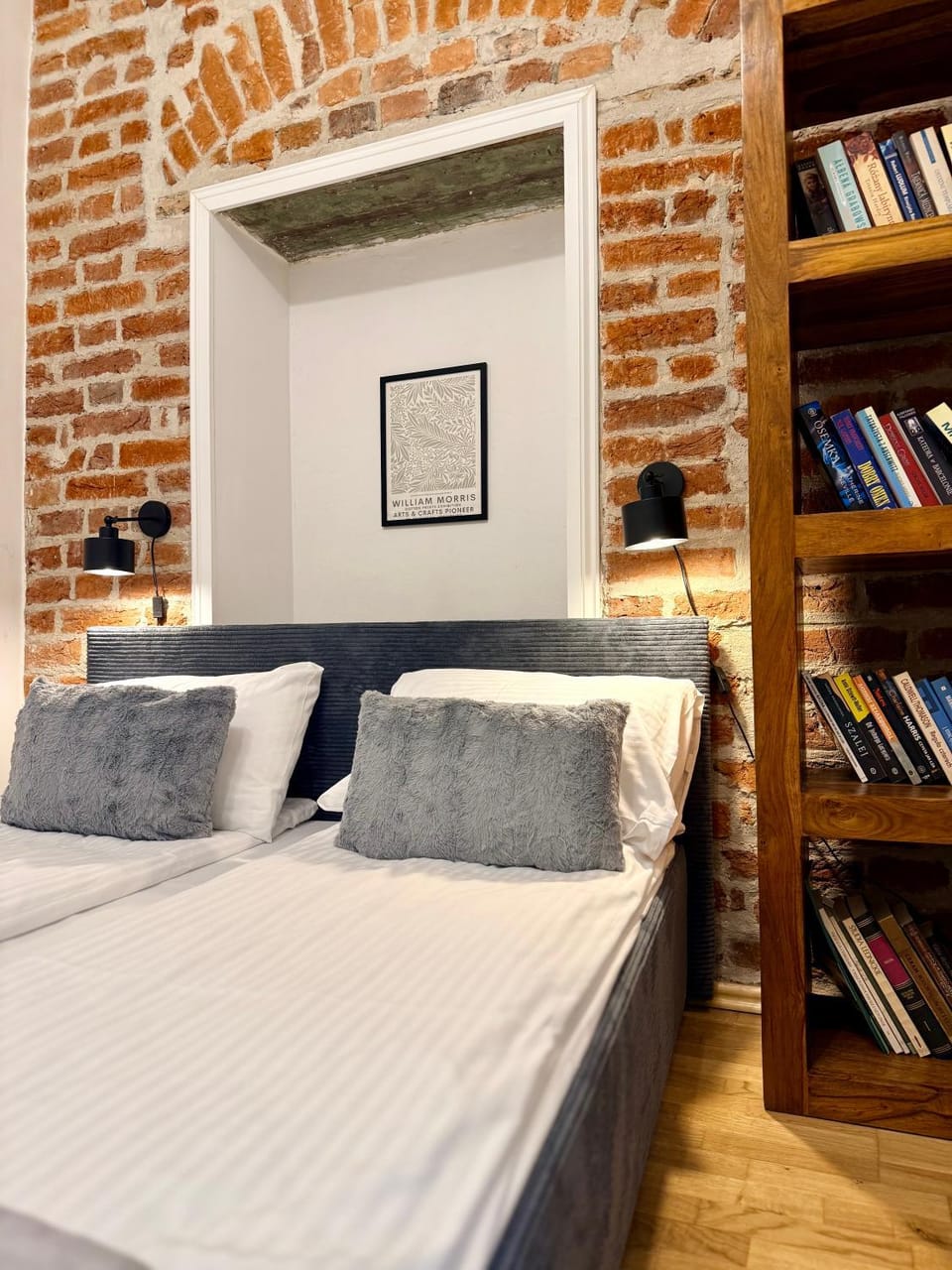 Bed, Library, Photo of the whole room, Bedroom