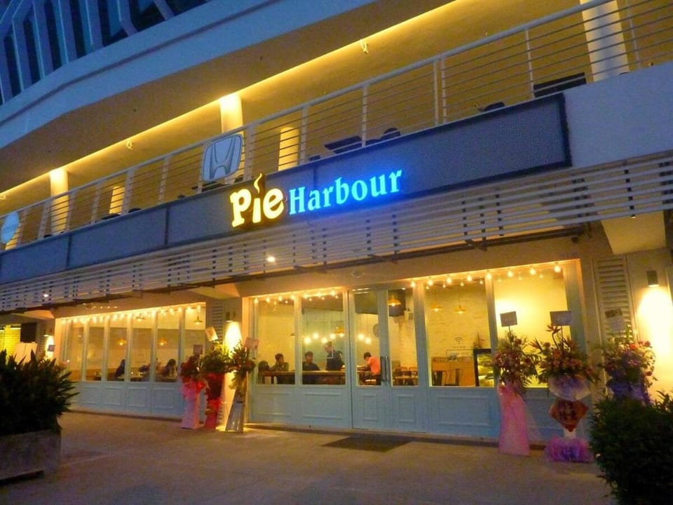 Maritime Full Seaview Duplex Suites Apartment in George Town