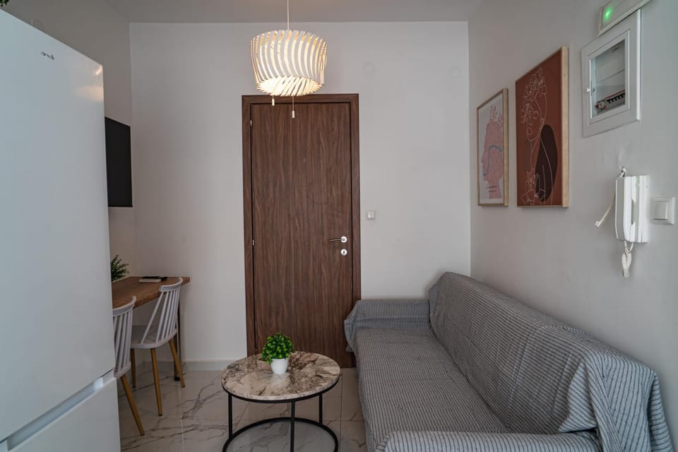 Photo of the whole room, Decorative detail, Seating area, Dining area