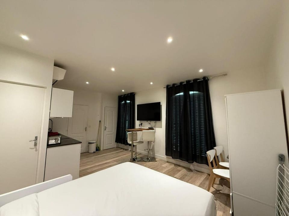 Top Studio- SV73- center of Vincennes Apartment in Vincennes