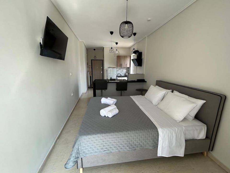 Bed, TV and multimedia, Kitchen or kitchenette