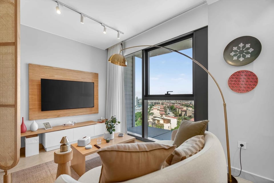 Communal lounge/ TV room, TV and multimedia, Living room, Seating area, Evening entertainment