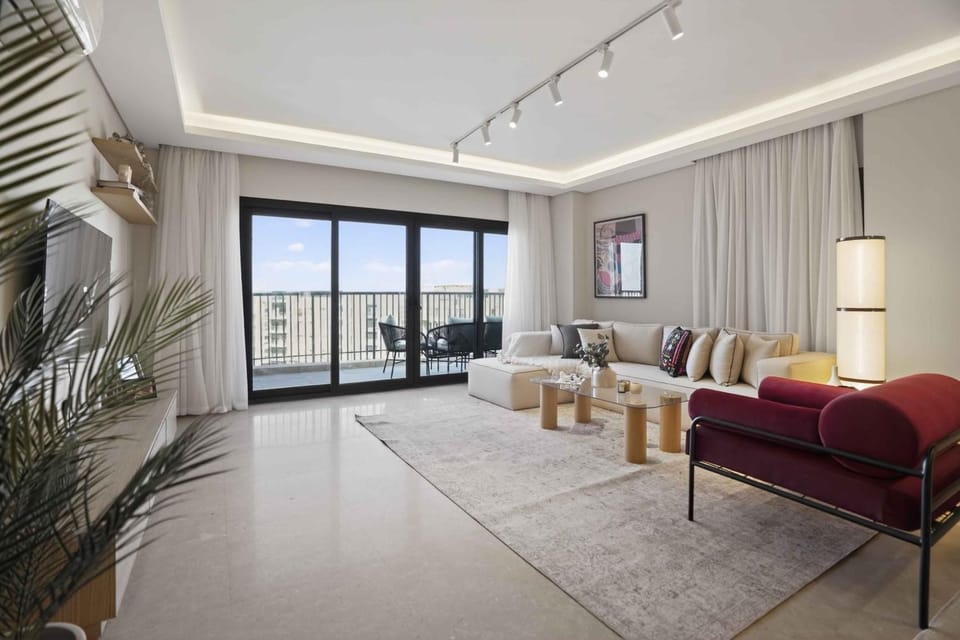 Bed, TV and multimedia, Living room, Seating area, Bedroom