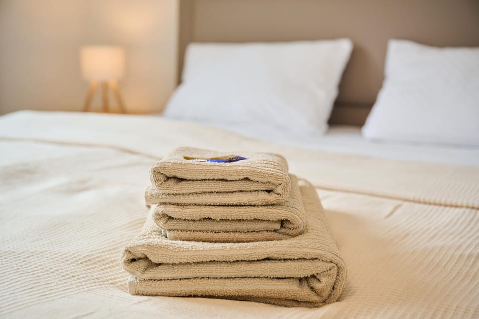 Bedroom, towels