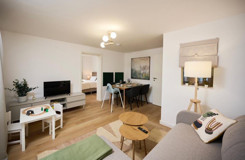 Communal lounge/ TV room, TV and multimedia, Living room, Photo of the whole room, Seating area, Dining area, Evening entertainment
