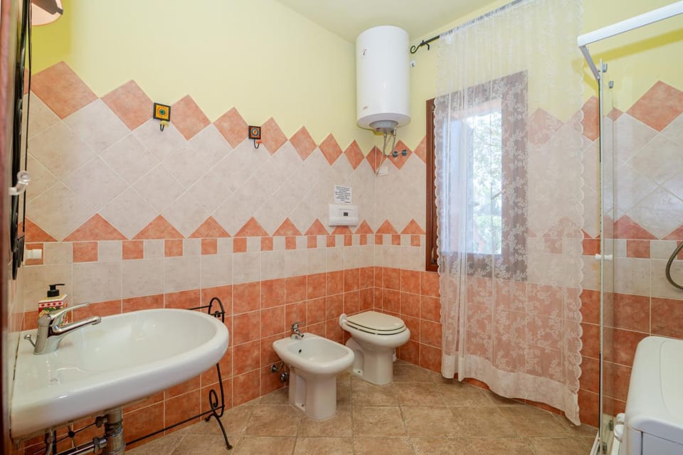 Bathroom, Living room