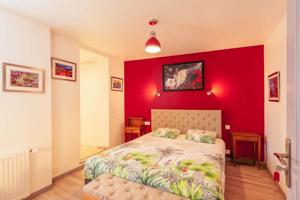 Bed, TV and multimedia, Photo of the whole room, Bedroom, internet