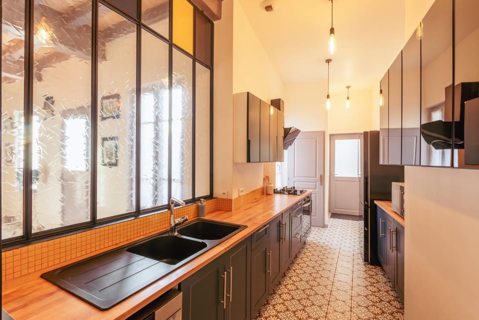 Kitchen or kitchenette, stove