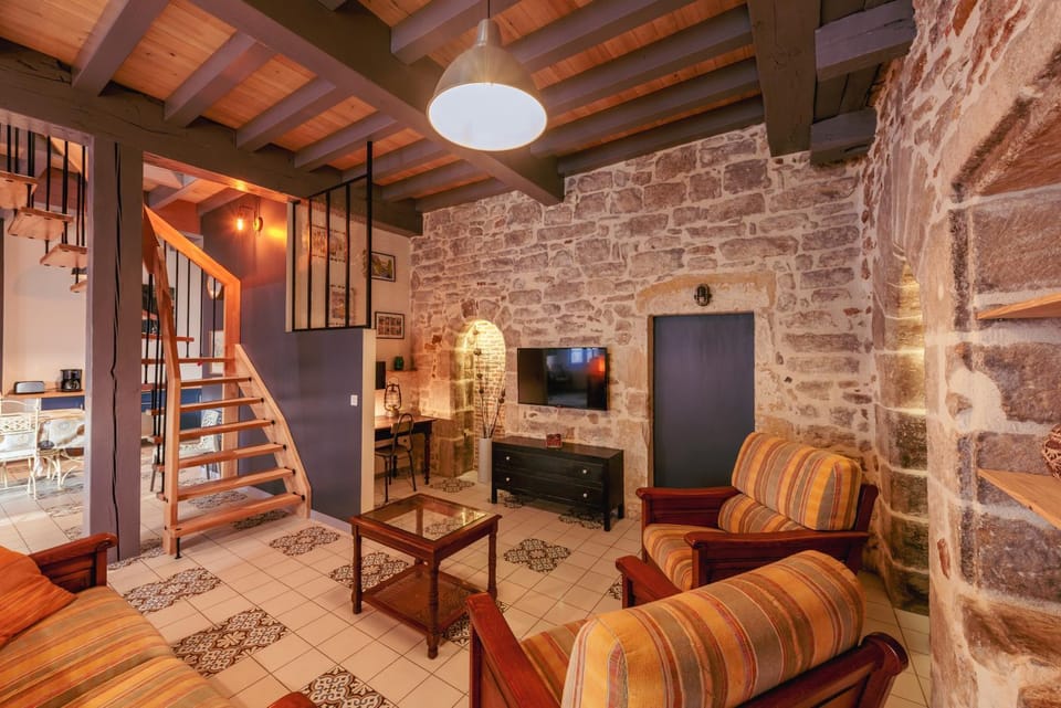Communal lounge/ TV room, TV and multimedia, Living room, Seating area, Evening entertainment