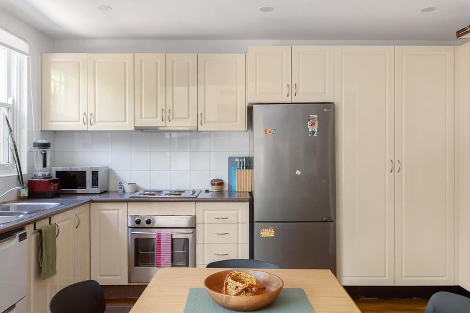 Spacious Stay Near Shops & Cafes in Marrickville Apartment in Marrickville
