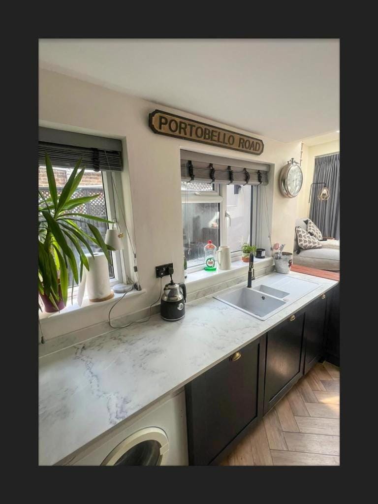 Spacious House In Guildford Villa in Guildford