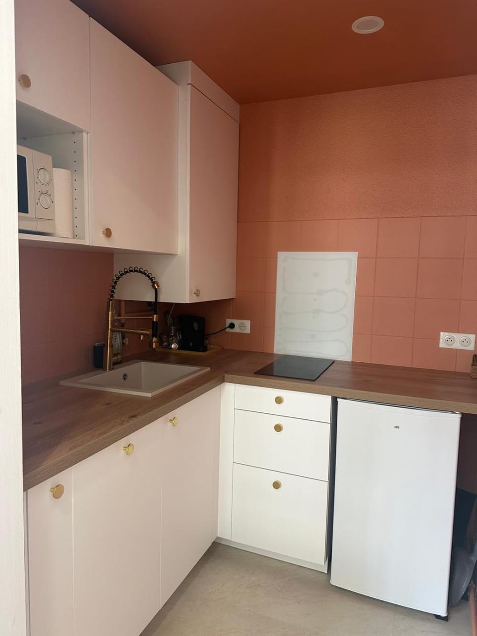 Kitchen or kitchenette, stove