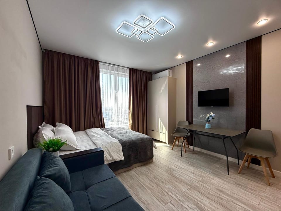 Bed, TV and multimedia, Living room, Photo of the whole room, Seating area, Bedroom