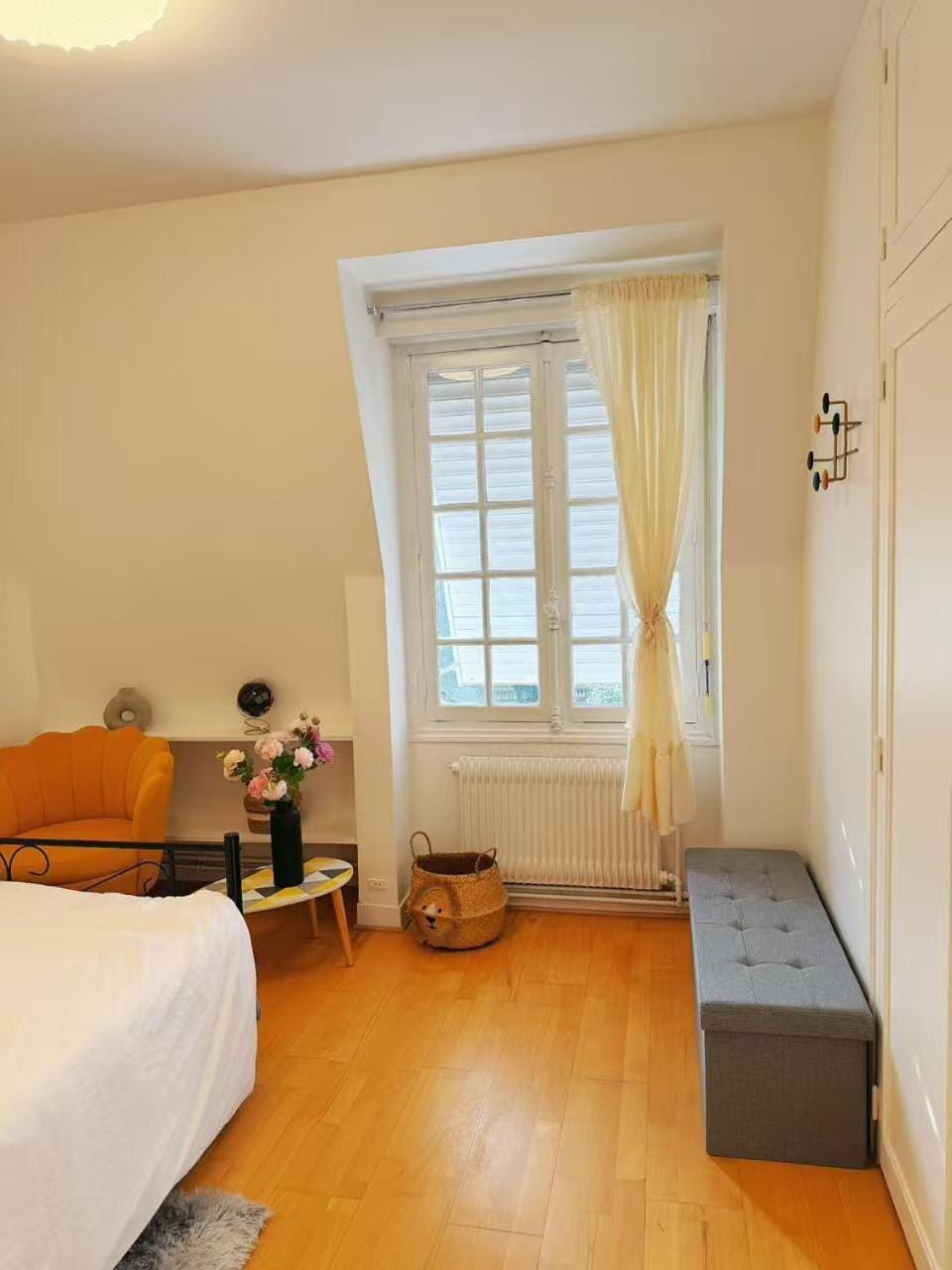 Signature Residence, 5 Bedroom Detached House 1000 square meters,15 min to Paris by Metro Bed and Breakfast in Chatou