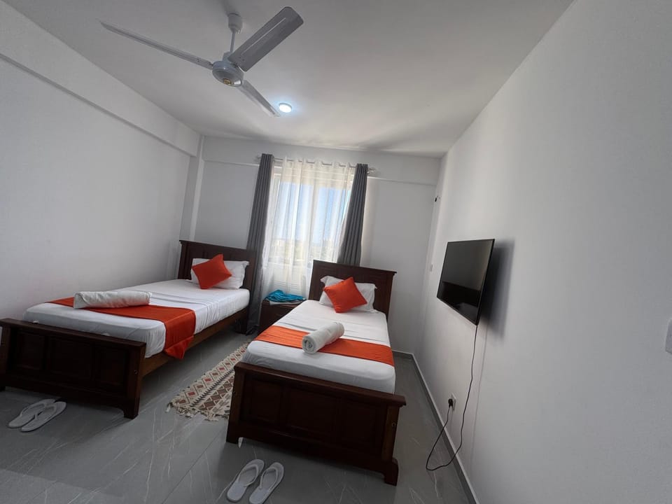Bed, TV and multimedia, Photo of the whole room, Bedroom, air conditioner