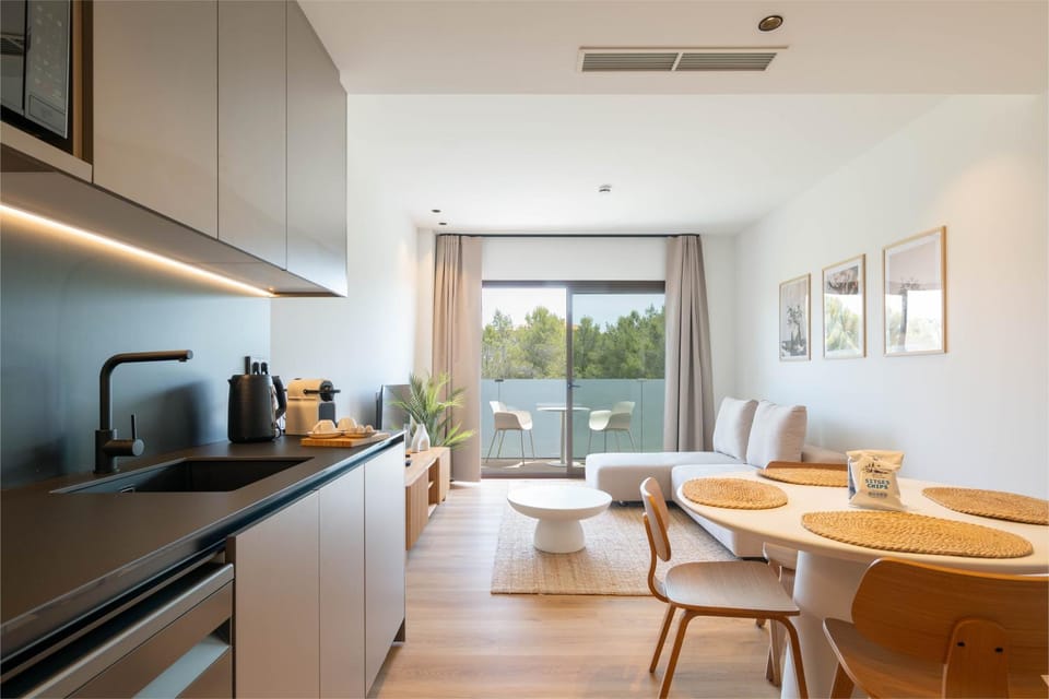 Kitchen or kitchenette, Living room