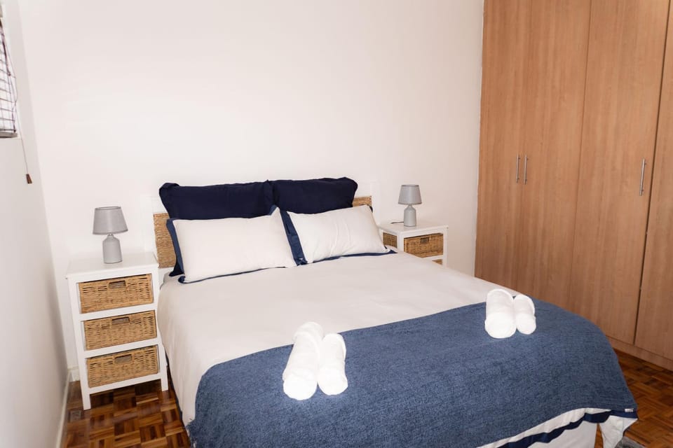 Bed, Bedroom, towels, wardrobe