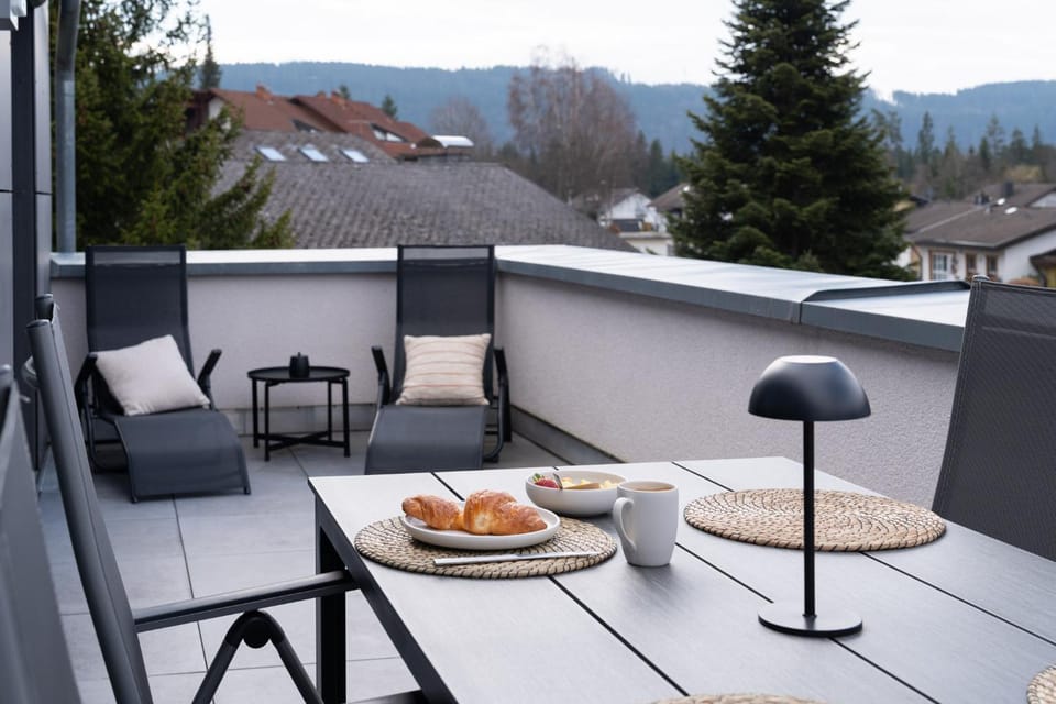 Day, Natural landscape, View (from property/room), Balcony/Terrace, Food and drinks, Seating area, Dining area, Food, Mountain view, Breakfast