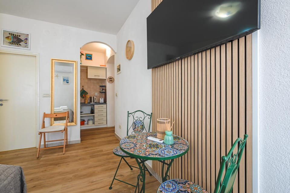 TV and multimedia, Kitchen or kitchenette, Dining area