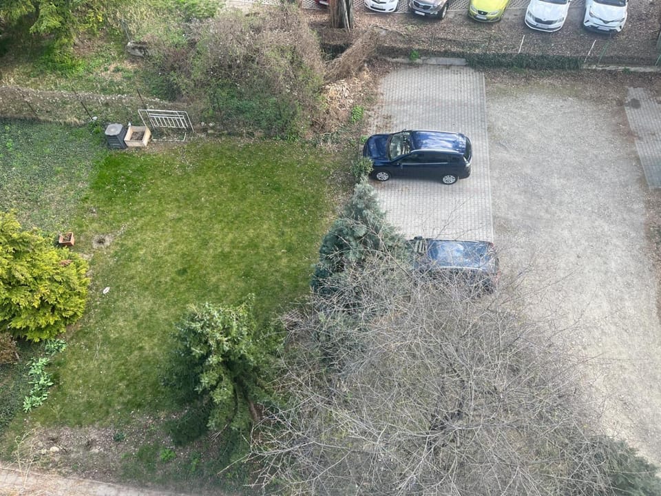 Property building, Bird's eye view, Garden, Parking