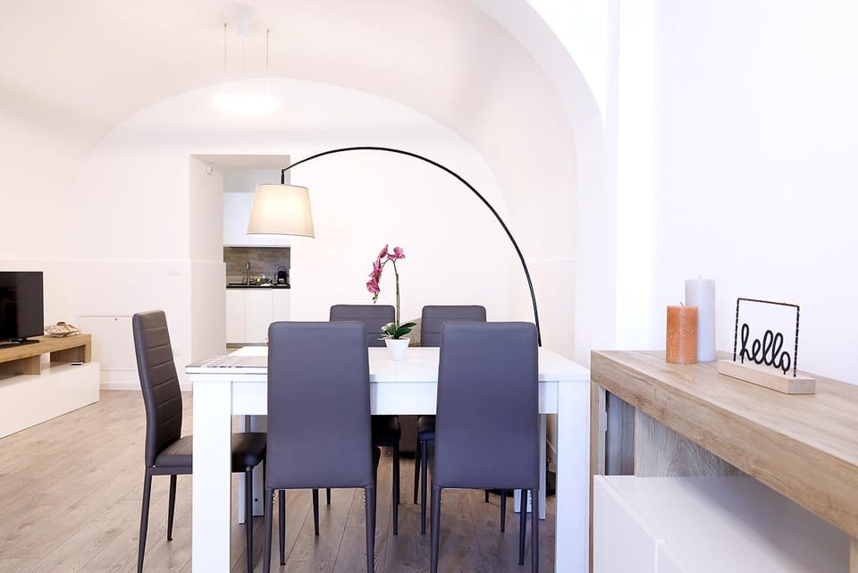 TV and multimedia, Living room, Seating area, Dining area, Evening entertainment