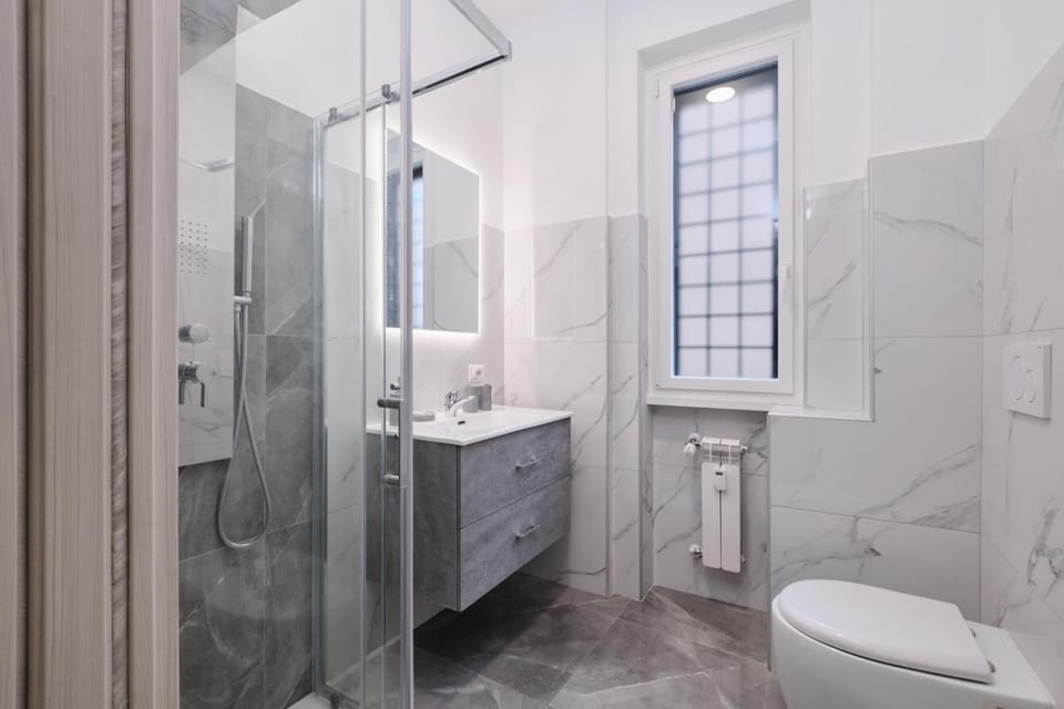 Shower, Toilet, Bathroom, bidet, towels
